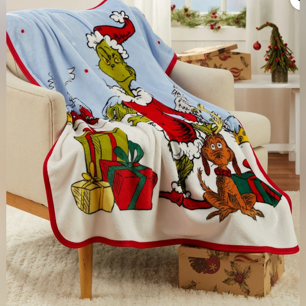 Grinch Whoville Silky Soft Throw Blanket - New - Picture 5 of 5
